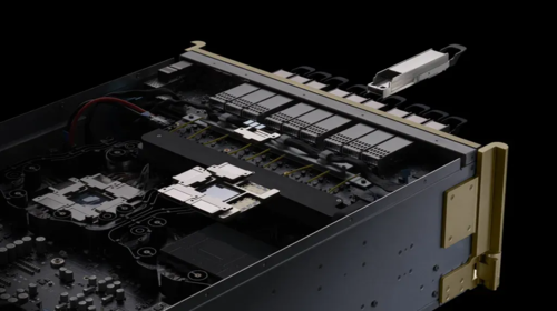 AI算力扩容的新瓶颈竟是铜缆，英伟达押注光互连